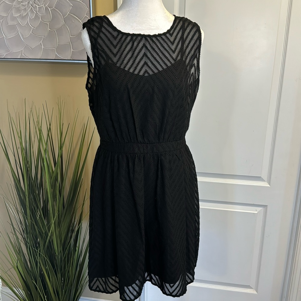 Lightweight Lbd Sheer Chevron Pattern With Lining - image 1